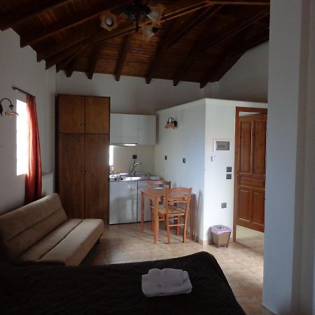 Alonaki Guesthouse Platanos  Bagian luar foto